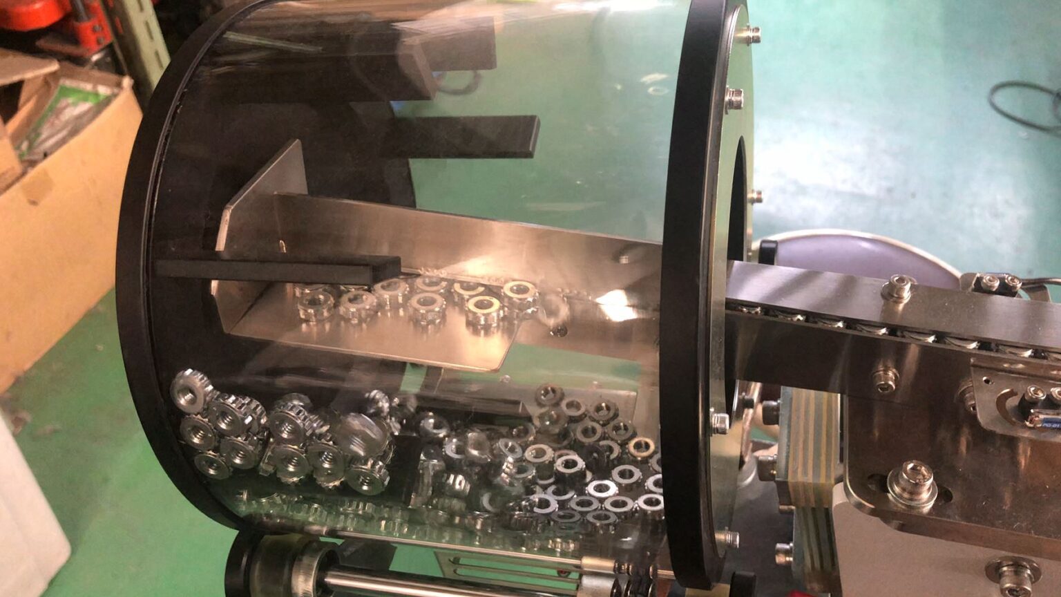 ドラムフィーダー 金属部品 パーツフィーダー製造・修理～株式会社 前畑精機