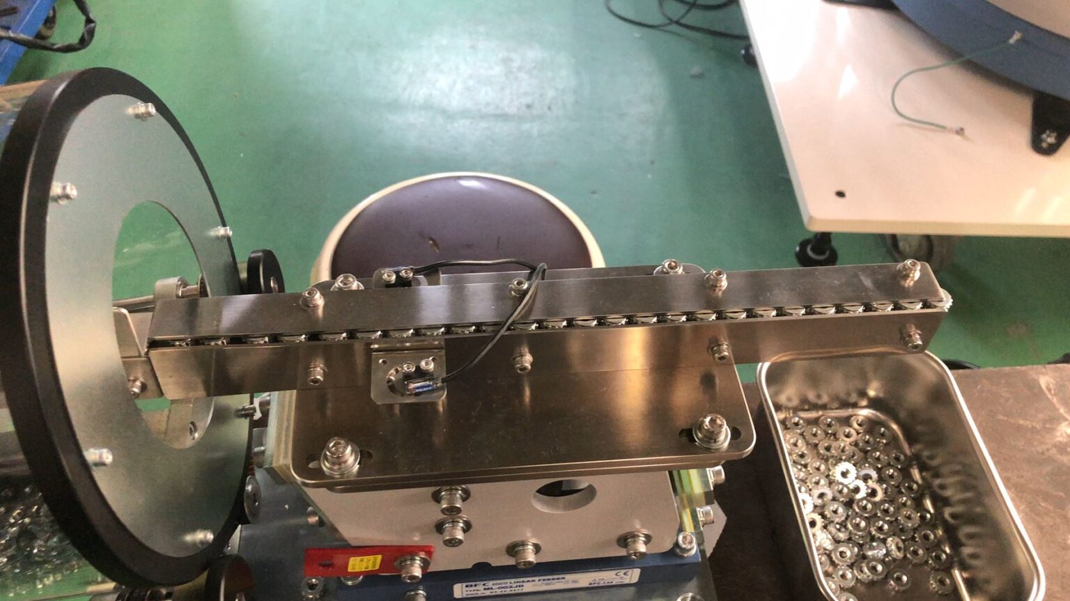 ドラムフィーダー 金属部品 パーツフィーダー製造・修理～株式会社 前畑精機